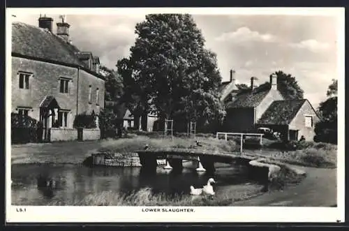 AK Lower Slaughter, Uferpartie mit Brücke