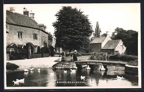 AK Lower Slaughter, Uferpartie mit Brücke