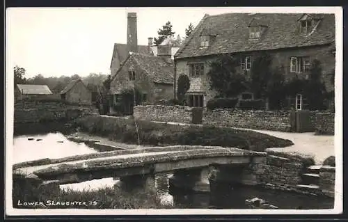 AK Lower Slaughter, Uferpartie mit Brücke