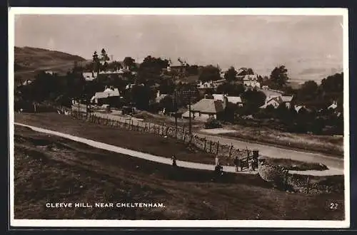 AK Cleeve Hill near Cheltenham, Panorama mit Strassenpartie