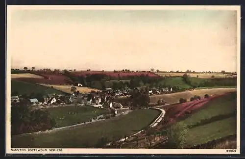 AK Naunton, Cotswold, Panorama mit Strassenpartie