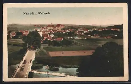 AK Neustadt / Waldnaab, Ortsansicht mit Flusspartie