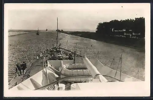 AK HMS Emerald im Suezkanal