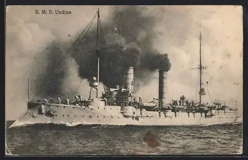 AK Kriegsschiff SMS Undine mit rauchenden Schornsteinen