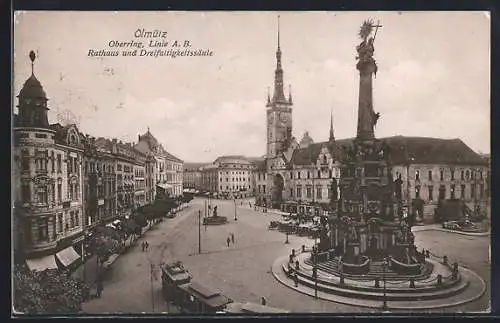 AK Olmütz, Oberring mit Strassenbahn der Linie A. B., Rathaus u. Dreifaltigkeitssäule aus der Vogelschau