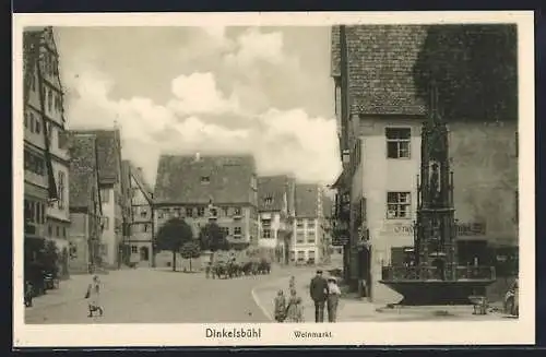 AK Dinkelsbühl, Passanten am Weinmarkt