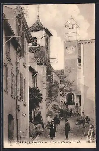 AK Puget-sur-Argens, La Rue de l`Horloge