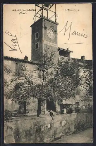 AK Puget-sur-Argens, L`Horloge et la place animée