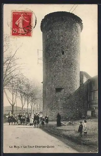 AK Le Muy, La Tour Charles-Quint avec des enfants autour