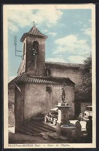 AK Puget-sur-Argens, Place de l`Église avec fontaine et voitures anciennes