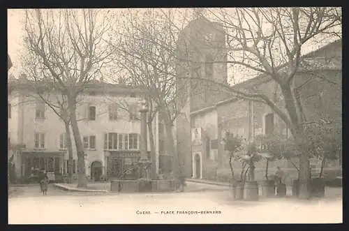 AK Cuers, Place Francois-Bernard et l`église en arrière-plan