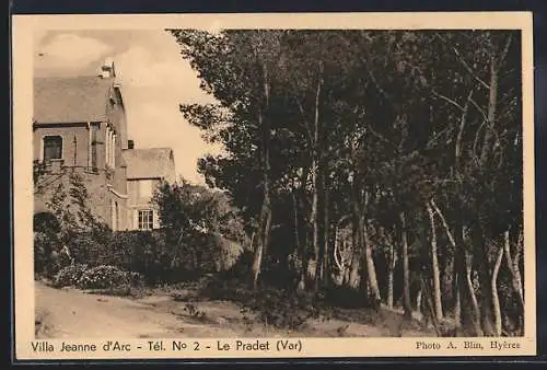 AK Le Pradet, Villa Jeanne d`Arc et chemin bordé d`arbres
