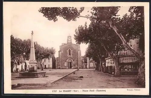AK Le Pradet, Place Paul-Flamenq et église en arrière-plan