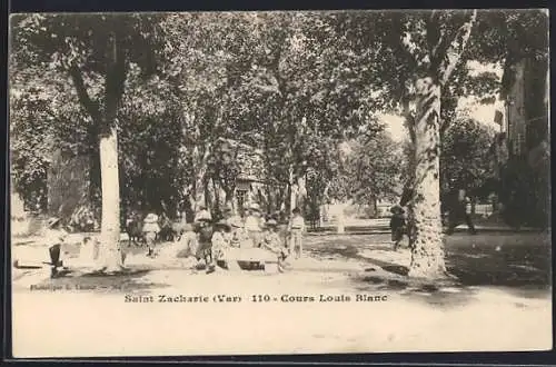 AK Saint Zacharie, Cours Louis Blanc avec enfants jouant sous les arbres