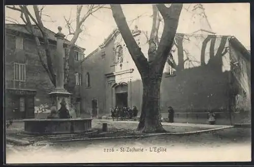 AK St-Zacharie, L`Église et la fontaine avec arbres et passants