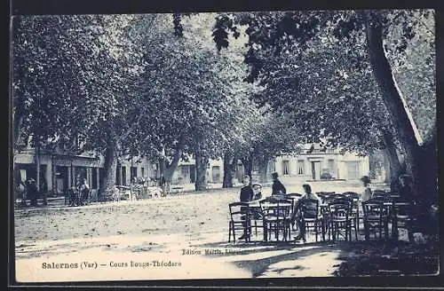 AK Salernes, Cours Rouge-Théodore avec chaises et promeneurs sous les arbres