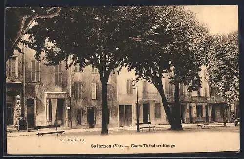 AK Salernes, Cours Théodore-Bouge avec arbres et bancs