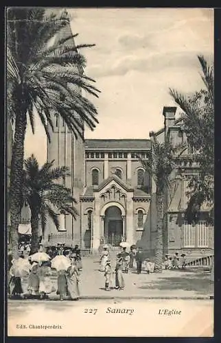 AK Sanary, L`Église entourée de palmiers et de passants