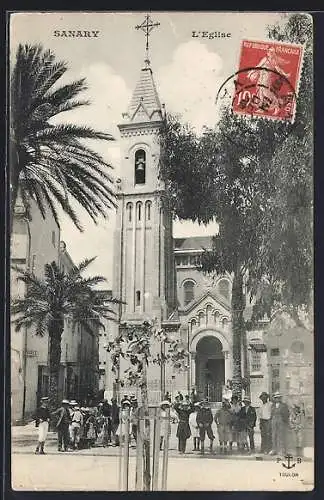 AK Sanary, L`Église et la place animée avec des passants
