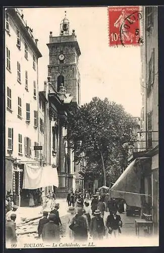 AK Toulon, La Cathédrale et rue animée