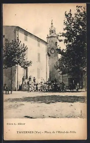 AK Tavernes, Place de l`Hôtel-de-Ville et son clocher historique