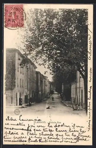 AK Flassans, Grande Rue avec arbres et bâtiments alignés