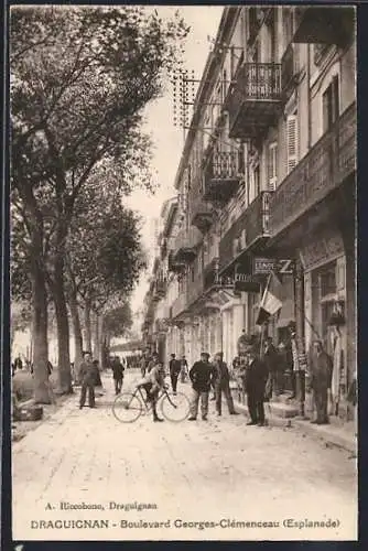 AK Draguignan, Boulevard Georges-Clémenceau avec piétons et cyclistes