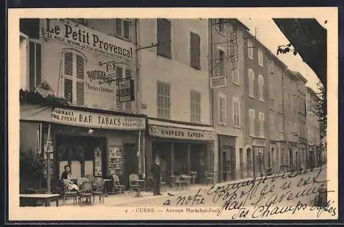AK Cuers, Avenue Maréchal-Foch avec cafés et boutiques animés