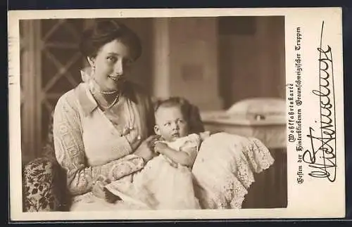 AK Herzogin Viktoria Luise von Braunschweig mit ihrem Kinde