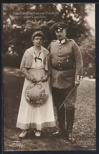 AK Prinz Eitel Friedrich von Preussen und seine Gemahlin im Park