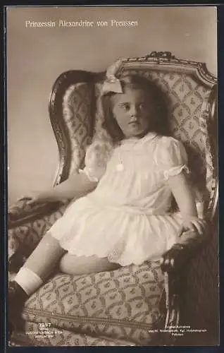 AK Prinzessin Alexandrine von Preussen auf dem Sessel