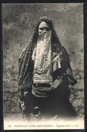 AK Ägypten, Mädchen mit Gesichtsschleier und landestypischer Kleidung, arabische Volkstypen
