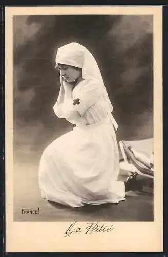 AK Schwester vom Roten Kreuz in Uniform