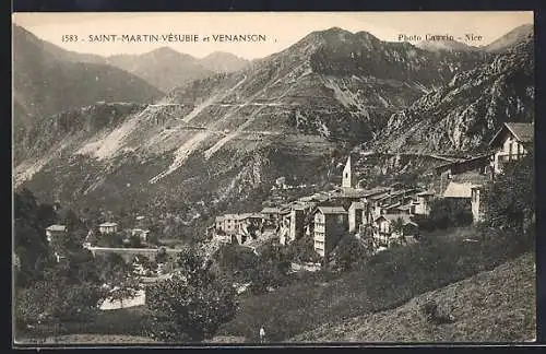 AK Saint-Martin-Vésubie, Vue du village et des montagnes environnantes