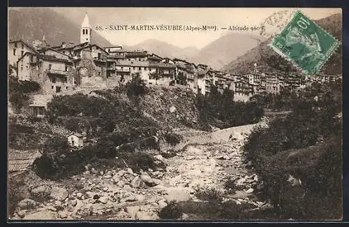 AK Saint-Martin-Vésubie, Vue du village à 960 m d`altitude dans les Alpes-Maritimes
