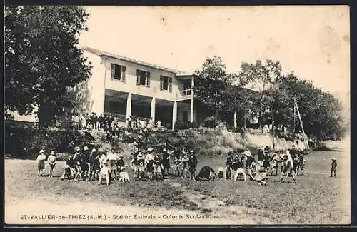 AK Saint-Vallier-de-Thiez, Colonie scolaire avec enfants devant le bâtiment