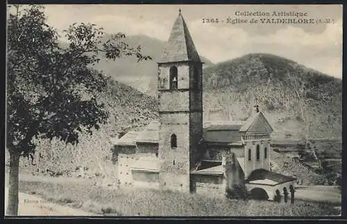 AK Valdeblore, Église de Valdeblore et paysage montagneux