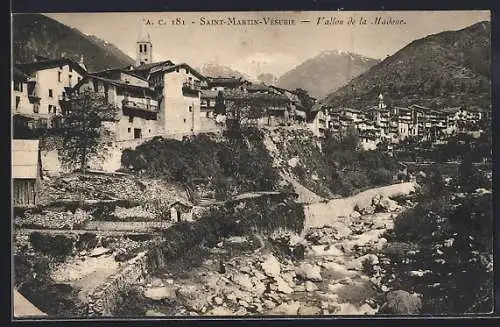 AK Saint-Martin-Vésubie, L`Allon de la Madone avec vue sur le village et les montagnes environnantes