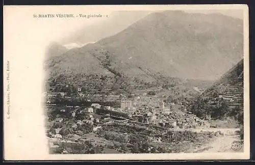 AK Saint-Martin-Vésubie, Vue générale du village et des montagnes environnantes