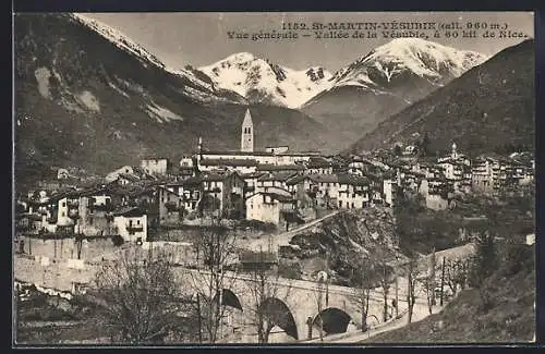 AK Saint-Martin-Vésubie, Vue générale de la vallée de la Vésubie et montagnes enneigées
