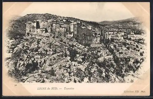 AK Tourette, Vue pittoresque sur les rochers et le village médiéval