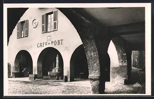 AK Sospel, Café du Pont et fontaine sur la Place St-Nicolas