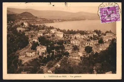 AK Théoule-sur-Mer, Vue générale du village et de la côte méditerranéenne
