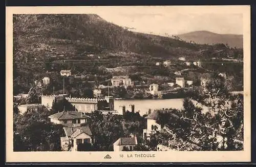 AK Théoule, Vue sur le village et les collines environnantes