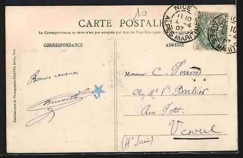 AK La Turbie, Vieille Rue animée avec habitants