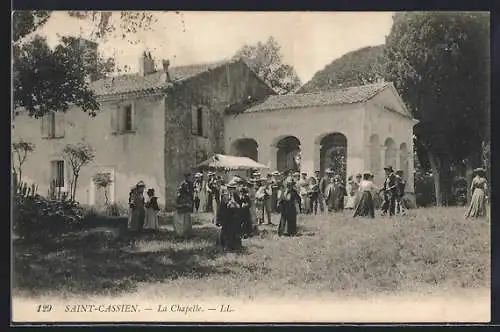 AK Saint-Cassien, La Chapelle et rassemblement de villageois