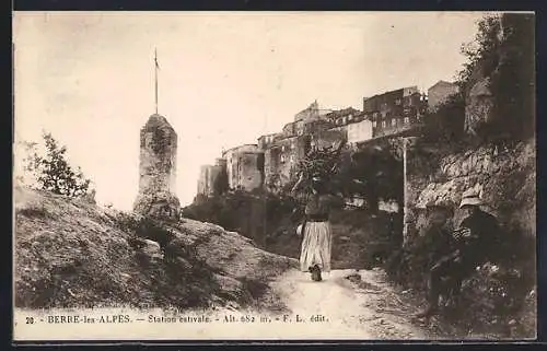 AK Berre-les-Alpes, Station estivale à 652 m avec vue sur le village et sentier pittoresque