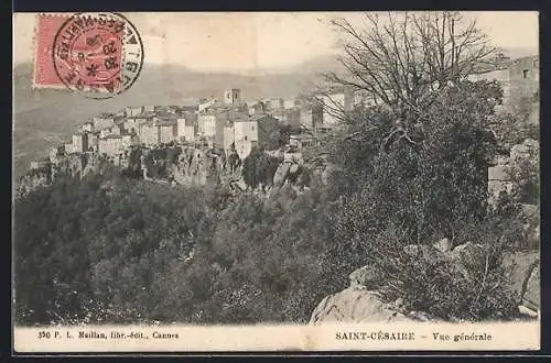AK Saint-Césaire, Vue générale du village perché sur la colline