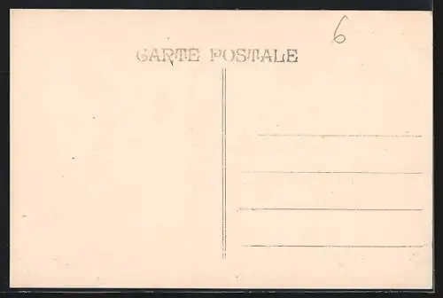 AK Saint-Paul, Chemin de Ronde avec vue sur les maisons en pierre et palmiers