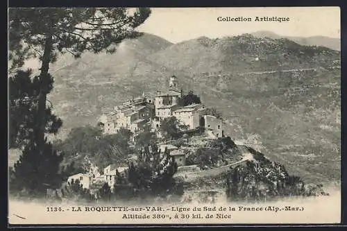 AK La Roquette-sur-Var, Vue du village sur la colline à 380 m d`altitude